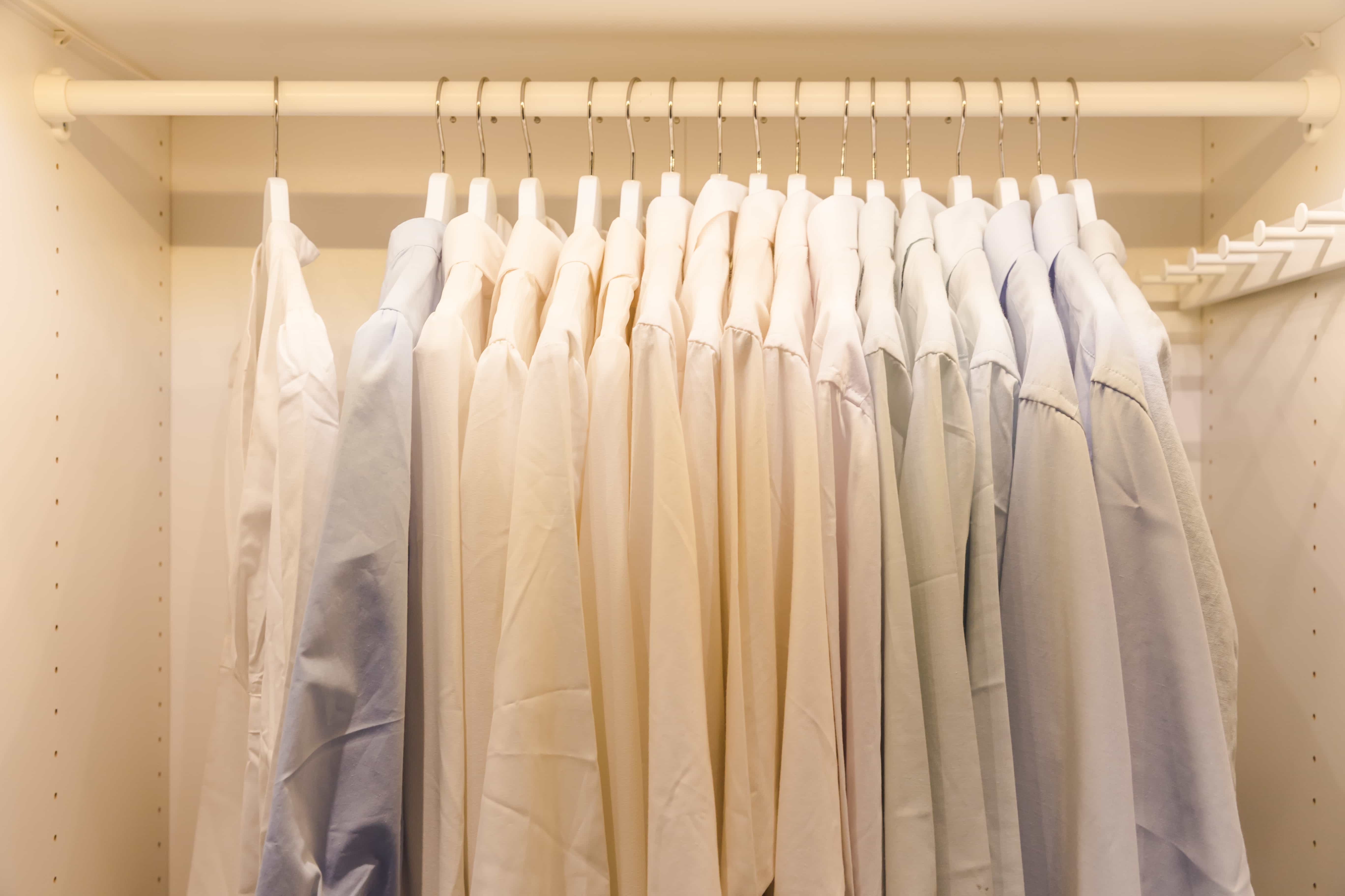 摄图网_500458302_家居衣柜挂商业正装衬衣(企业商用)